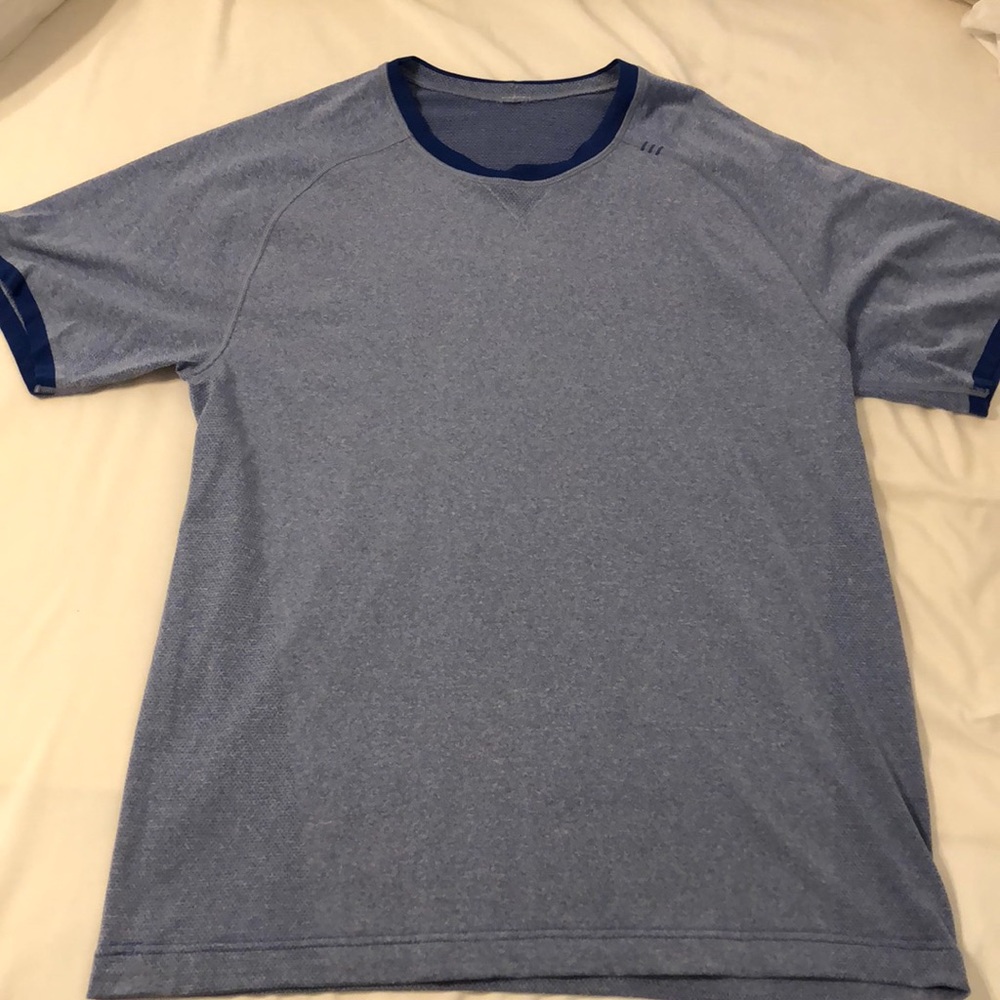 Gently used lululemon short sleeve shirt